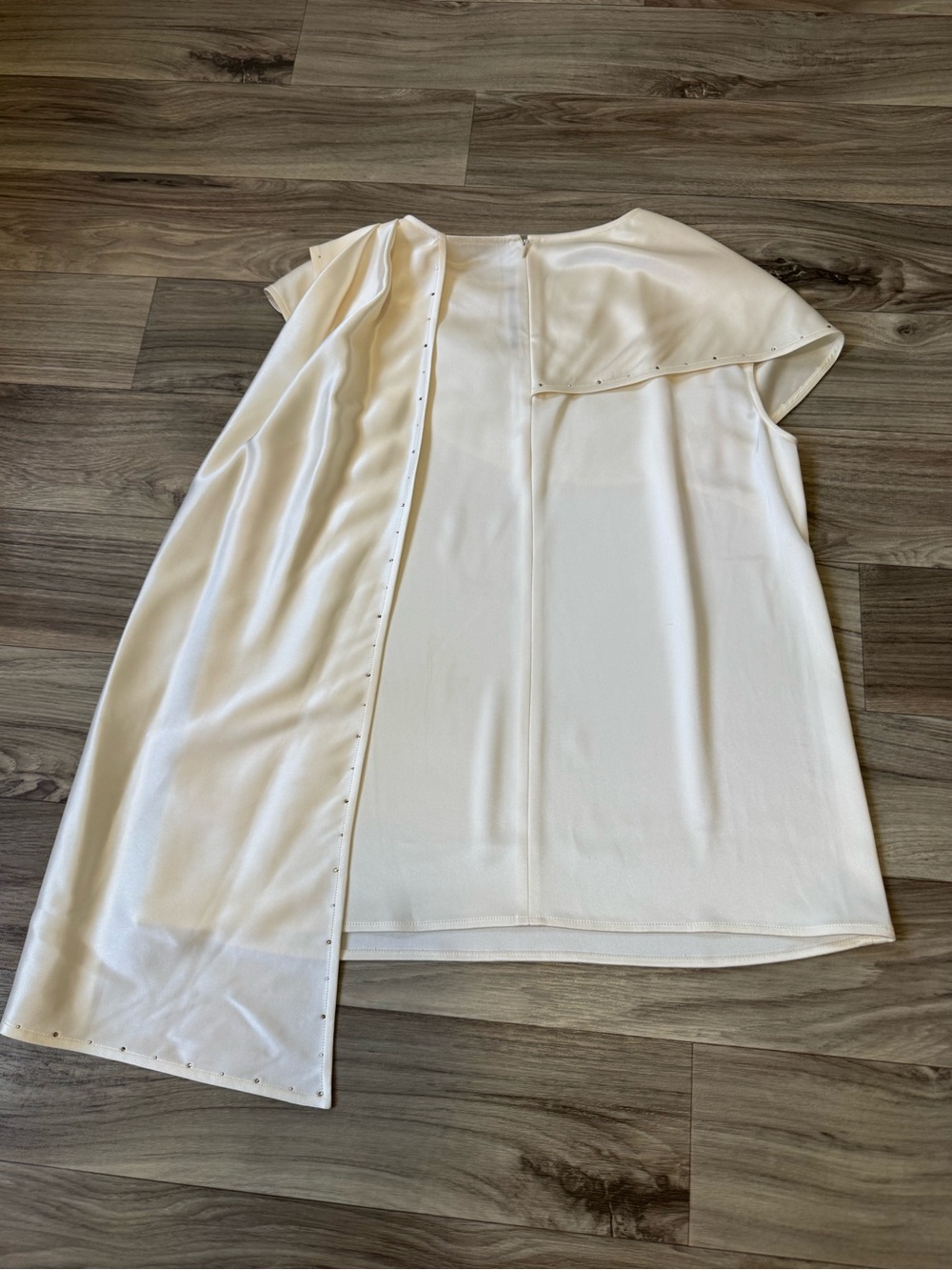 St. John Cream Satin Sleeveless Cowl Neck Studded Blouse Size Medium - Picture 9 of 12